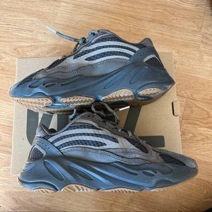 YEEZY BOOST 700 V2 ‘GEODE’ authentic